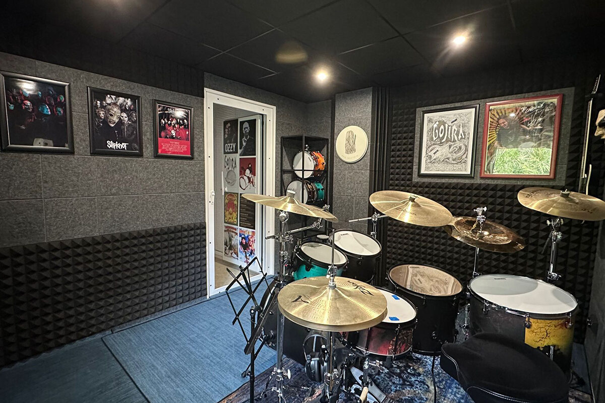 Techo fonoabsorbente para sala de música.